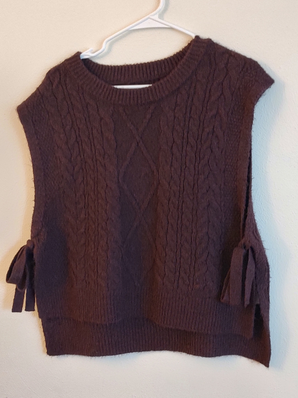American Eagle AE Whoa So Soft Cable Knit Side Tie Sweater Vest Burgundy Medium